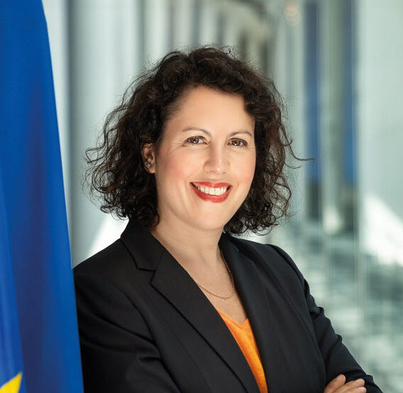 Manuela Ripa, Europa-Abgeordnete der Ökologisch-Demokratischen Partei (ÖDP)